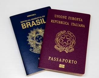 Comprar um pedido de passaporte italiano em linha como segundo passaporte
