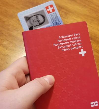 Encomendar o bilhete de identidade suíço em Genebra e Encomendar o passaporte suíço em Genebra